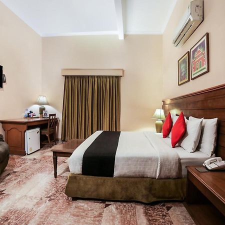 Capital O 10953 Dayal Lodge - A Boutique Hotel Agra  Εξωτερικό φωτογραφία