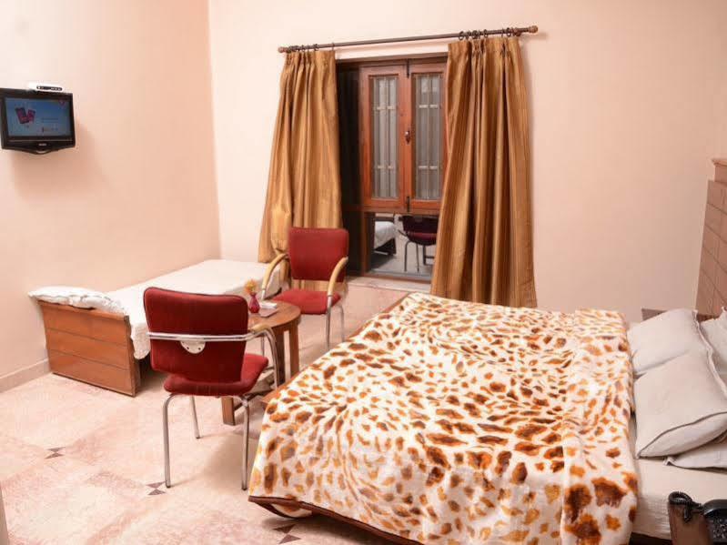 Capital O 10953 Dayal Lodge - A Boutique Hotel Agra  Εξωτερικό φωτογραφία