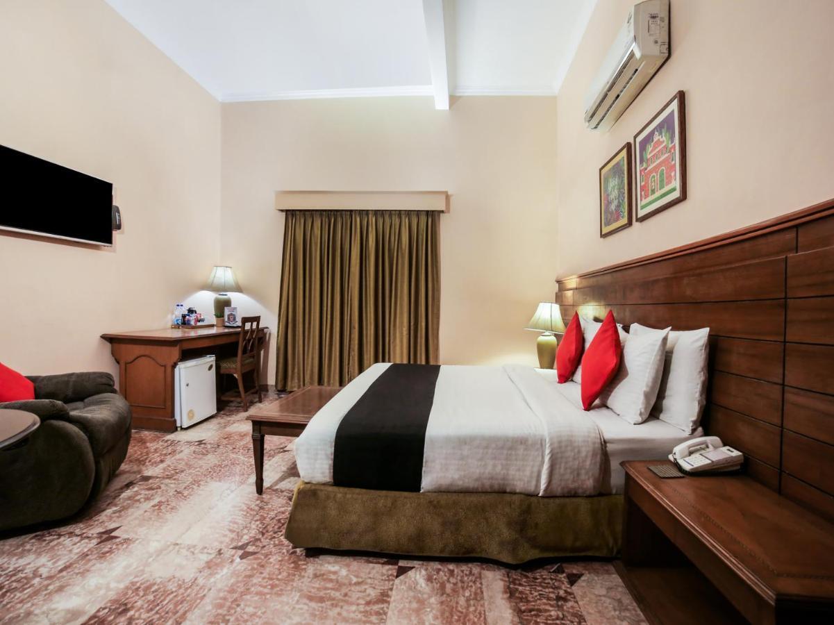 Capital O 10953 Dayal Lodge - A Boutique Hotel Agra  Εξωτερικό φωτογραφία